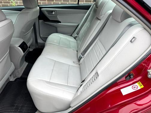 2016 Toyota Camry Hybrid XLE