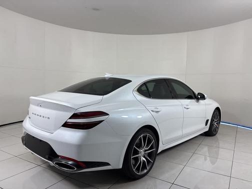 2026 Genesis G70 2.5T Standard