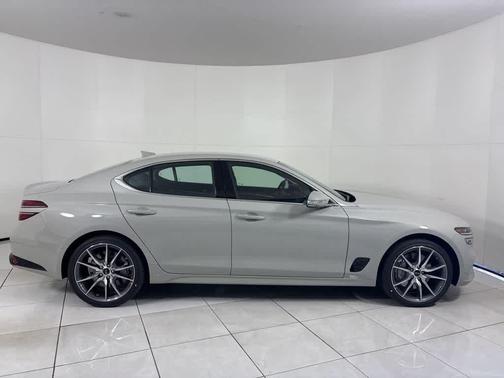 2026 Genesis G70 2.5T Standard