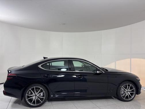 2026 Genesis G70 2.5T Standard