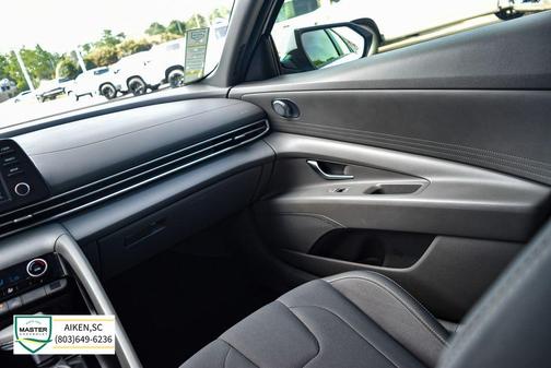 Quartz 2022 Hyundai ELANTRA SEL