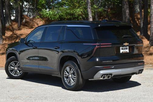 Mosaic Black Metallic 2026 Chevrolet Traverse LT
