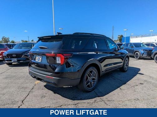 2025 Ford Explorer ST Line