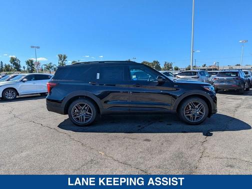 2025 Ford Explorer ST Line