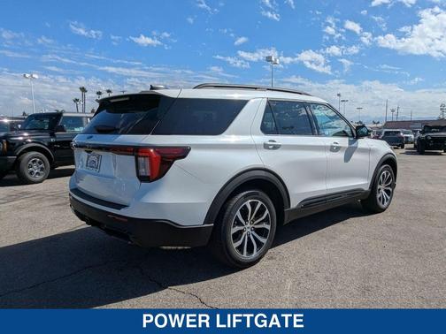2025 Ford Explorer ST Line