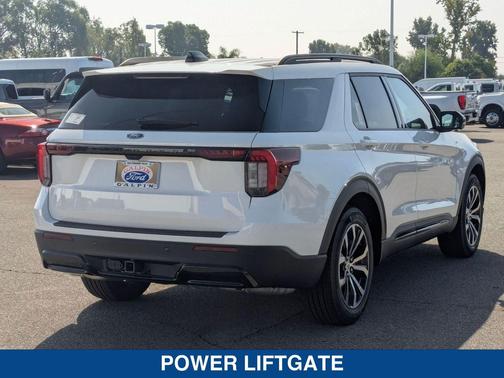 2025 Ford Explorer ST Line