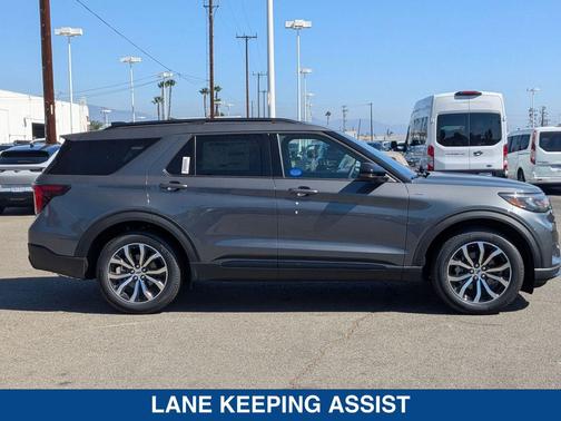 2025 Ford Explorer ST Line