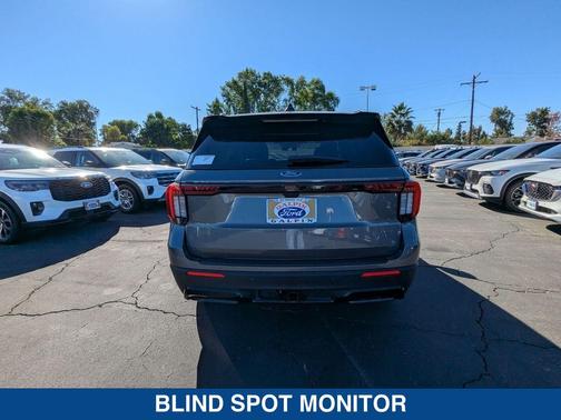 2025 Ford Explorer ST Line