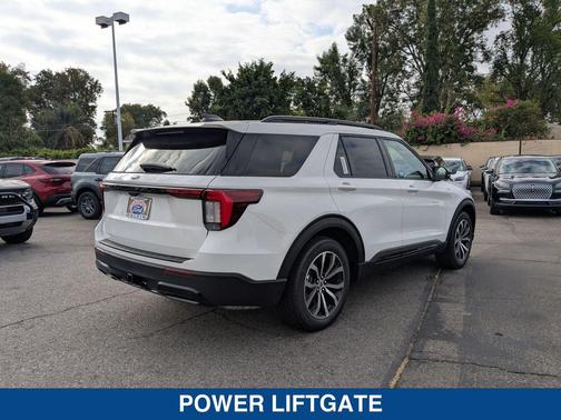 2025 Ford Explorer ST Line