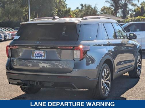 2025 Ford Explorer ST Line