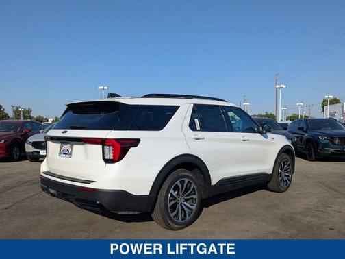 2025 Ford Explorer ST Line