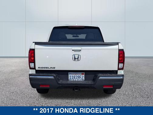 White Diamond Pearl 2017 Honda Ridgeline RTL