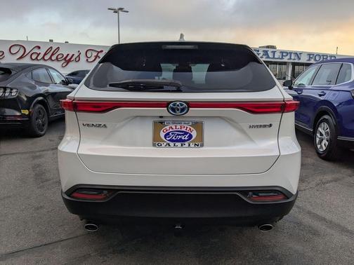 2021 Toyota Venza LE