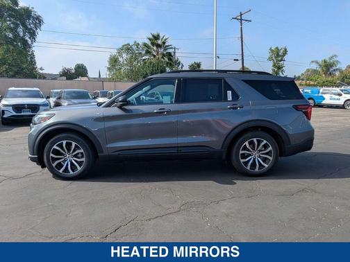 2025 Ford Explorer ST Line