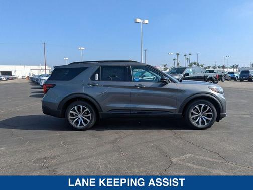 2025 Ford Explorer ST Line