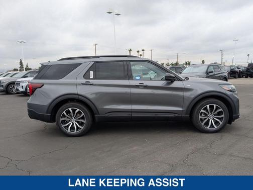 2025 Ford Explorer ST Line