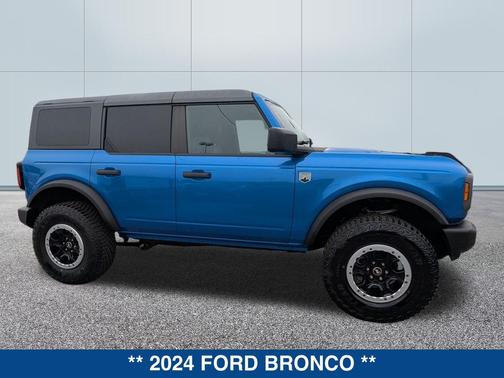 VELOCITY BLUE METALLIC 2024 Ford Bronco Big Bend