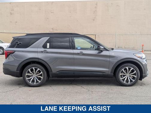 2025 Ford Explorer ST Line