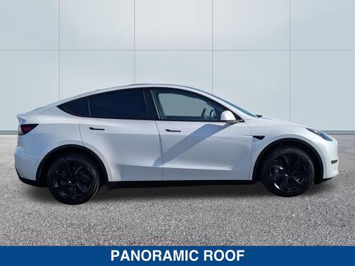 2022 Tesla Model Y Long Range Dual Motor All-Wheel Drive