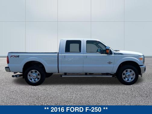 OXFORD WHITE 2016 Ford F-250 Lariat