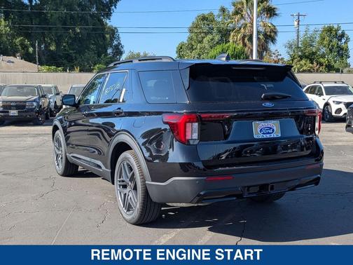 AGATE BLACK METALLIC 2026 Ford Explorer ST Line
