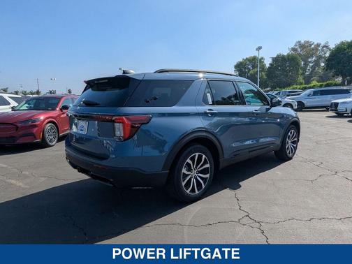 2025 Ford Explorer ST Line