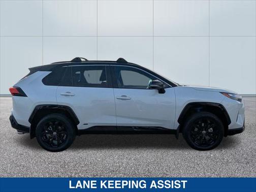 2022 Toyota RAV4 Hybrid SE