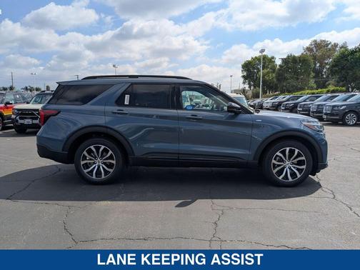 2025 Ford Explorer ST Line