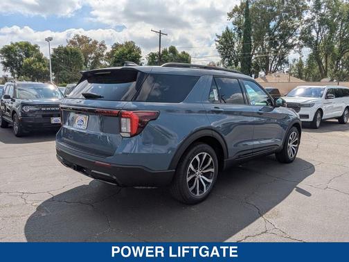2025 Ford Explorer ST Line