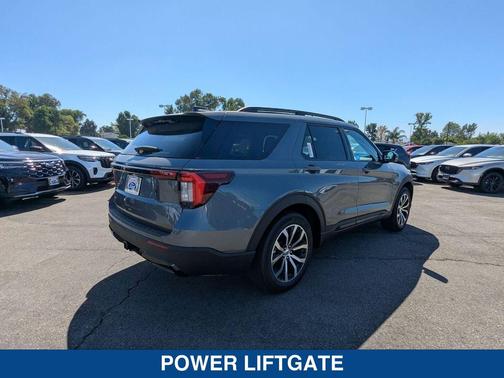 2025 Ford Explorer ST Line