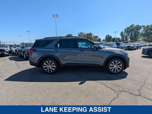 2025 Ford Explorer ST Line
