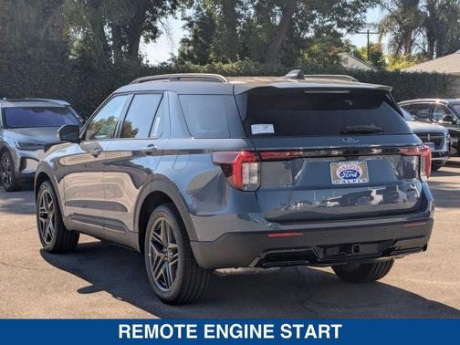 2025 Ford Explorer ST Line