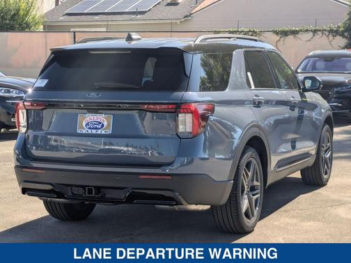 2025 Ford Explorer ST Line