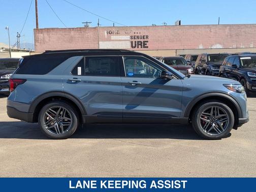 2025 Ford Explorer ST Line