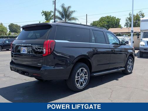 Dark Matter Gray Metallic 2026 Ford Expedition Max Active 4x4