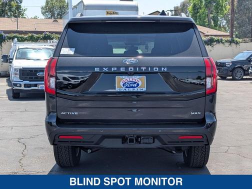 Dark Matter Gray Metallic 2026 Ford Expedition Max Active 4x4