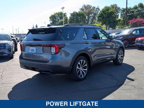 2025 Ford Explorer ST Line