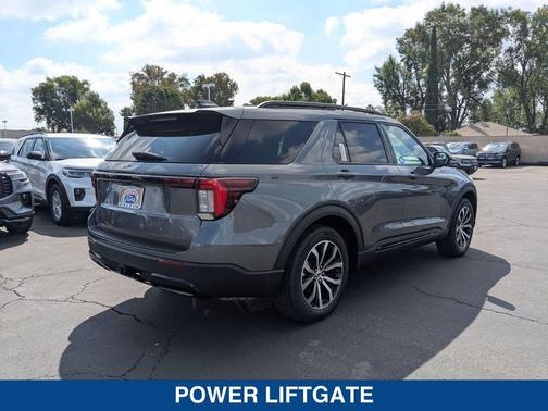 2025 Ford Explorer ST Line