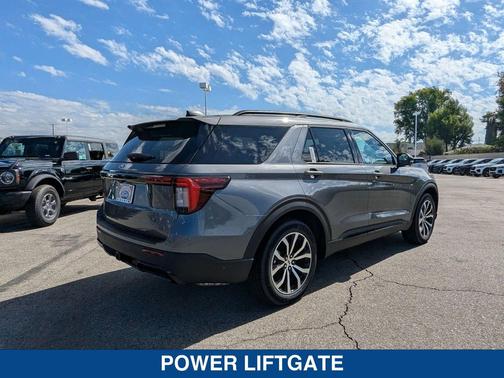 2025 Ford Explorer ST Line