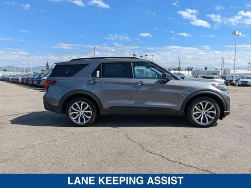 2025 Ford Explorer ST Line