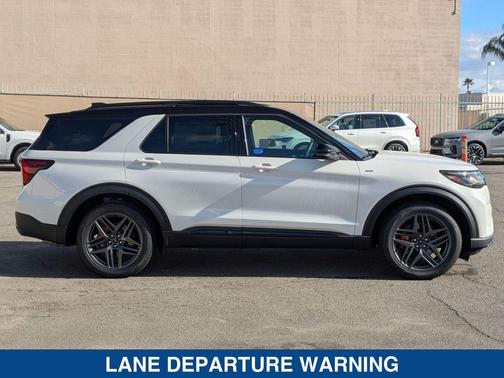 2025 Ford Explorer ST Line