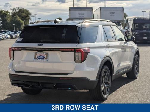 2025 Ford Explorer ST Line