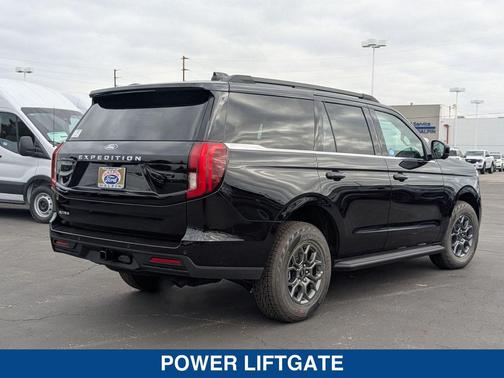 AGATE BLACK METALLIC 2026 Ford Expedition XLT
