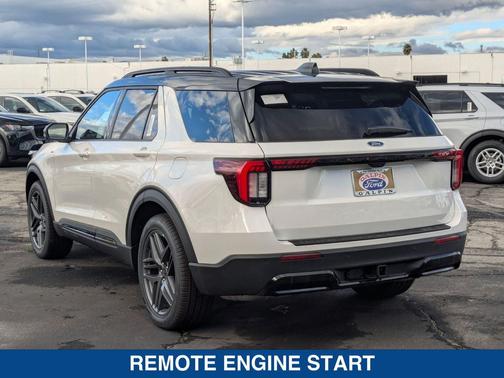 2025 Ford Explorer ST Line