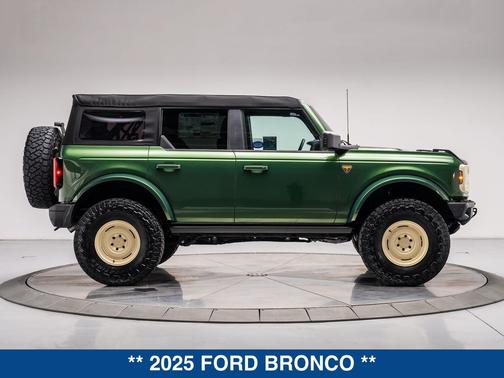 ERUPTION GREEN METALLIC 2025 Ford Bronco Badlands