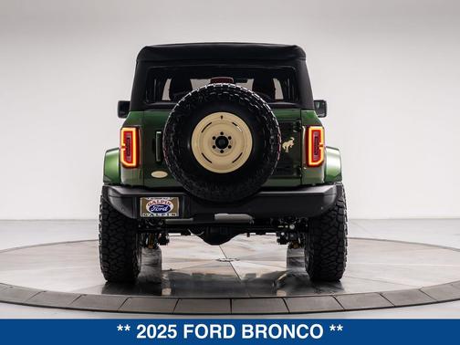 ERUPTION GREEN METALLIC 2025 Ford Bronco Badlands