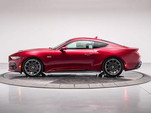 MOLTEN MAGENTA METALLIC T 2026 Ford Mustang GT
