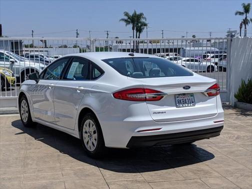 Photo 3 of 19 of 2019 Ford Fusion S