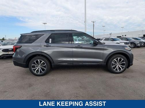 2025 Ford Explorer ST Line