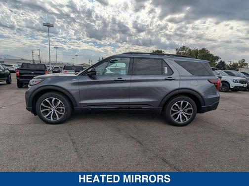 2025 Ford Explorer ST Line